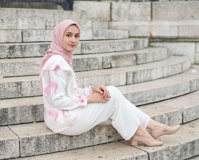 Begini Cara Memadukan Kulot Putih Untuk Gaya Hijab Kekinian Ala Ootd