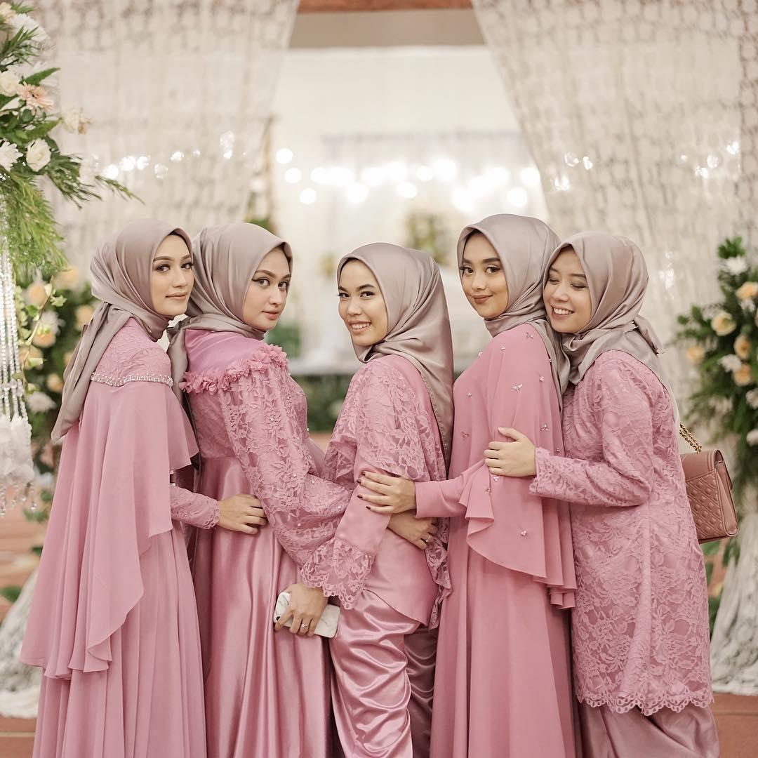 Ladies Ini 3 Inspirasi Hijab  Look untuk Bridesmaid  