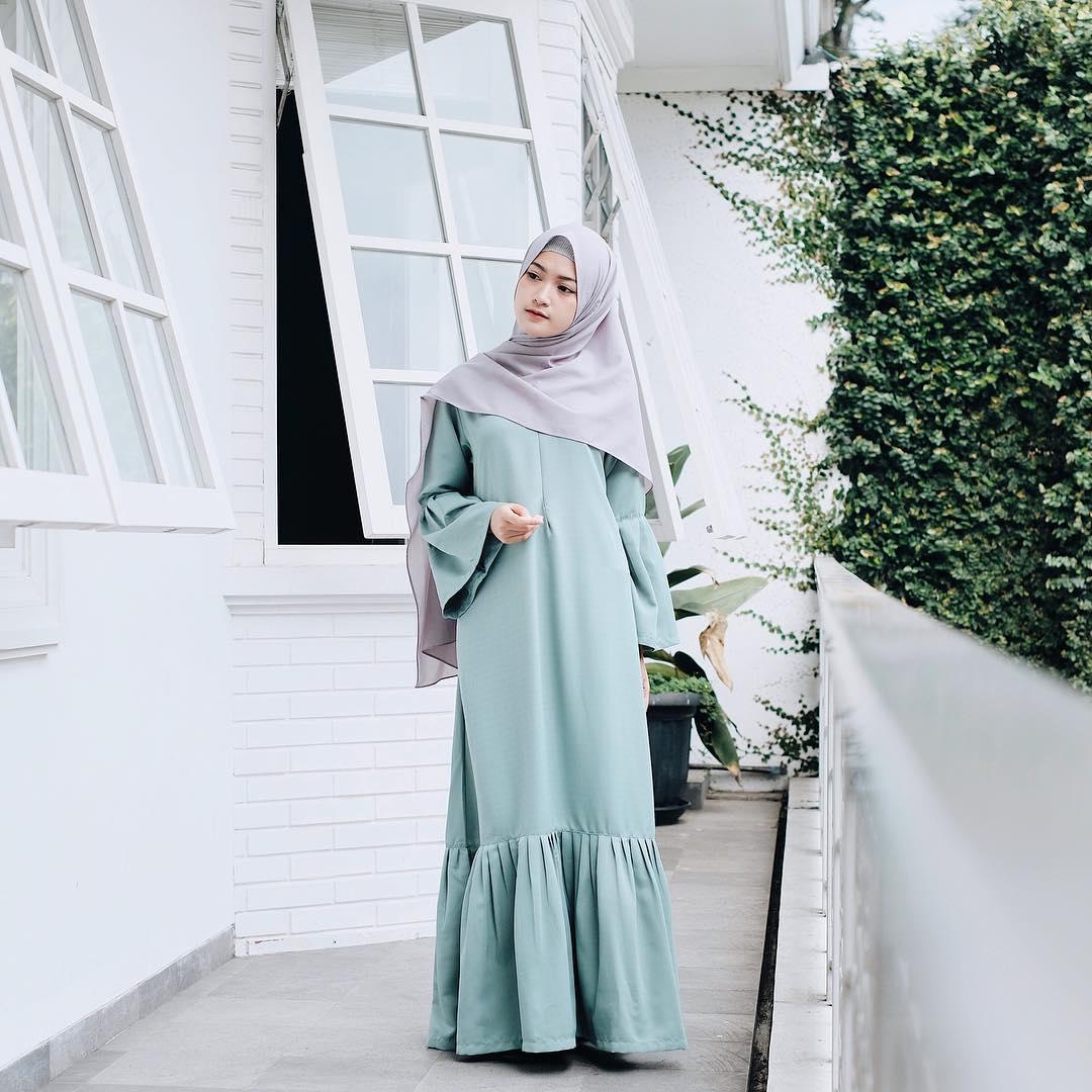 Lagi Hits Style Kondangan Hijab Dengan Gamis Ini Terlihat Simple