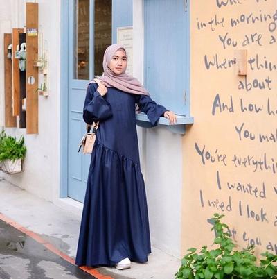 Lagi Hits Style Kondangan Hijab Dengan Gamis Ini Terlihat Simple