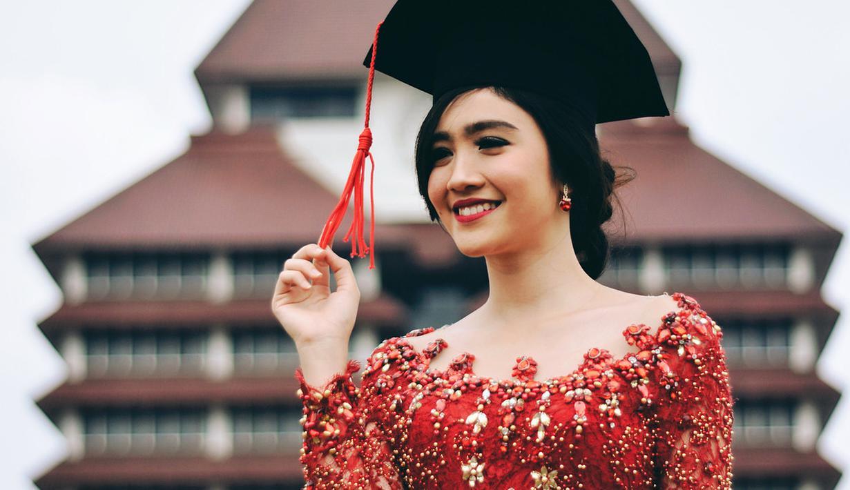 FORUM Makeup Wisuda Pakai 100 Produk Lokal Mungkin Gak Sih