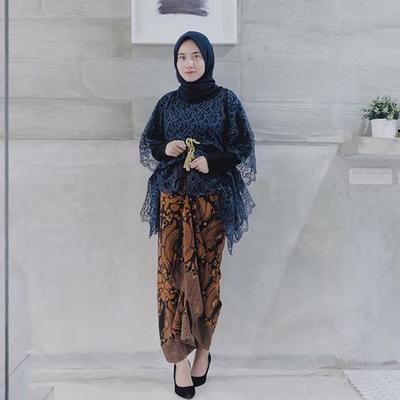 Lagi Hits, Style Kondangan Hijab dengan Gamis Ini Terlihat 