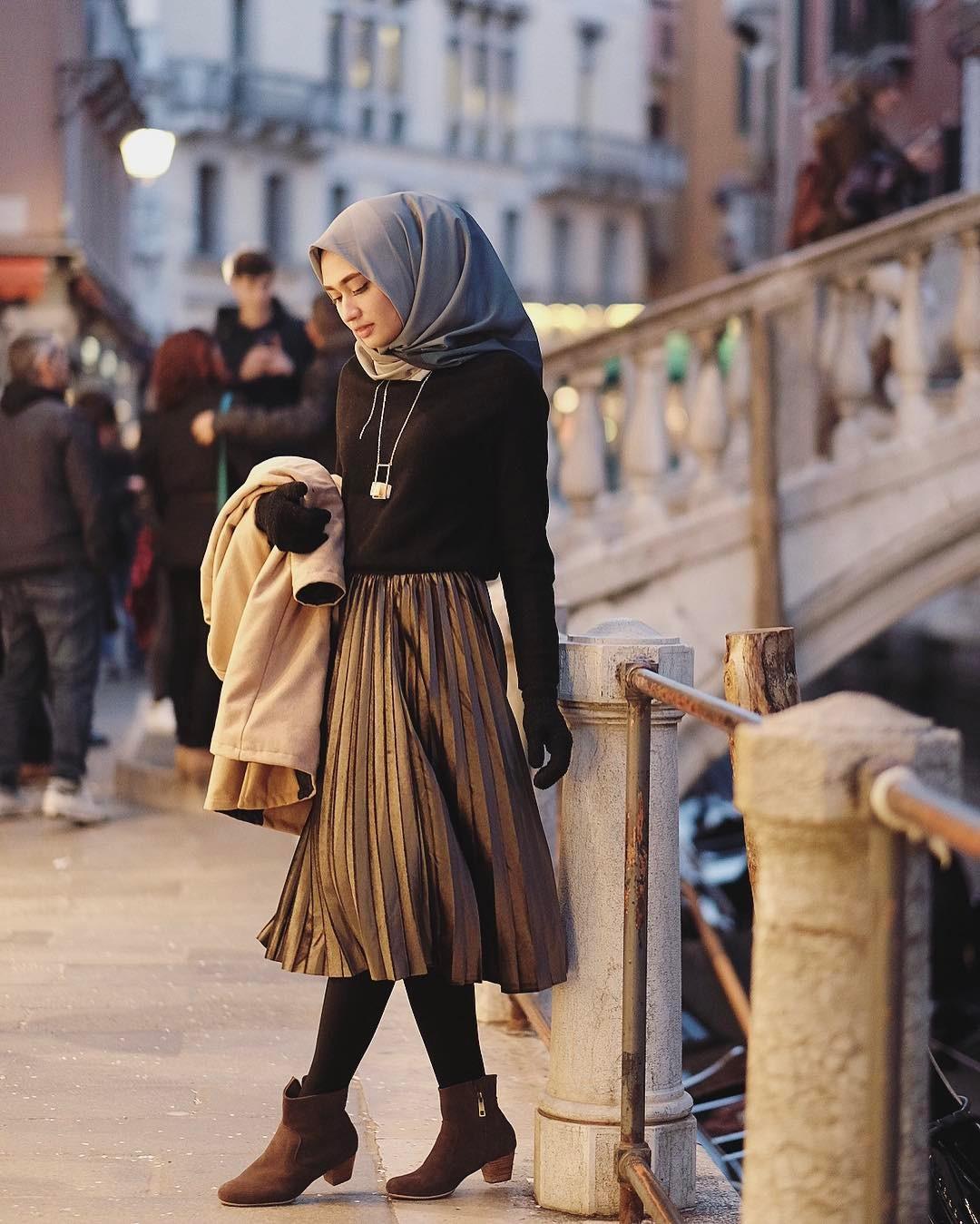 Inspirasi Gaya Para Selebgram Dengan Outfit Hijab Dan Sepatu Boots