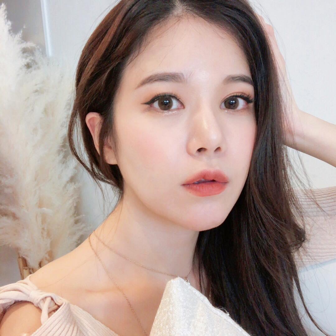 Selain PONY 2 YouTuber Korea Ini Juga Punya Make Up Look Yang Tak