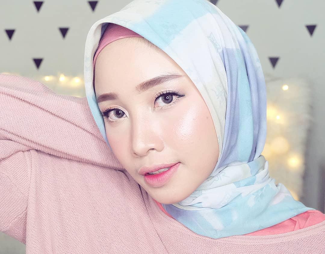 Deretan 5 Beauty Vlogger Berhijab Yang Wajib Kamu Subscribe Di