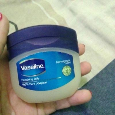 Apa Perbedaan Vaseline Petroleum Jelly Dan Repairing Jelly Tips Membedakan