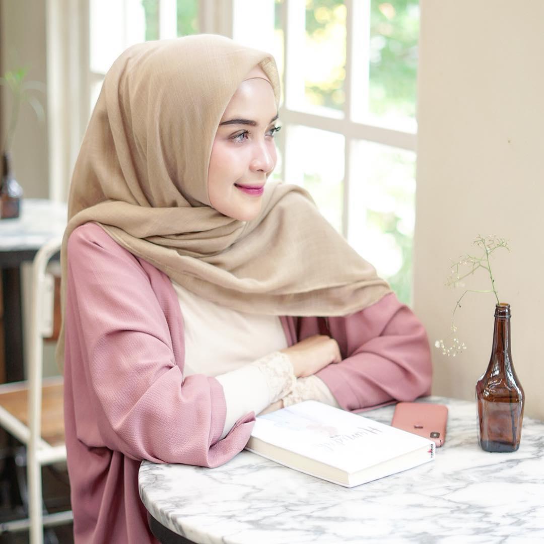 Baju Warna  Krem  Cocok Dengan Jilbab Warna  Apa