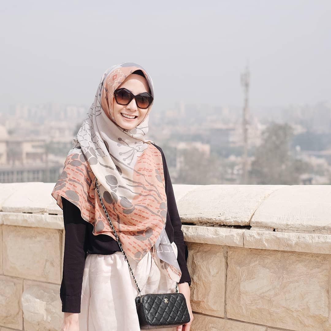 Ini Tutorial Hijab Kasual Yang Menutup Dada Dan Cocok Dipakai Kuliah
