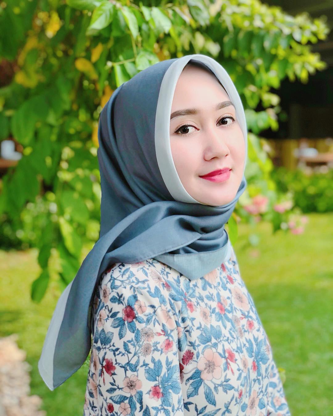 Top Model Hijab Untuk Wajah Bulat Agar Terlihat Tirus - Word Hijab day