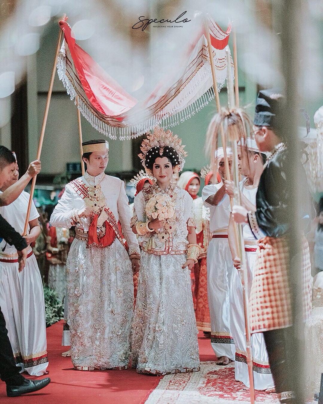 Bukan Kebaya Ini Dia Baju Adat Pengantin Bugis Yang Dikenal Dengan