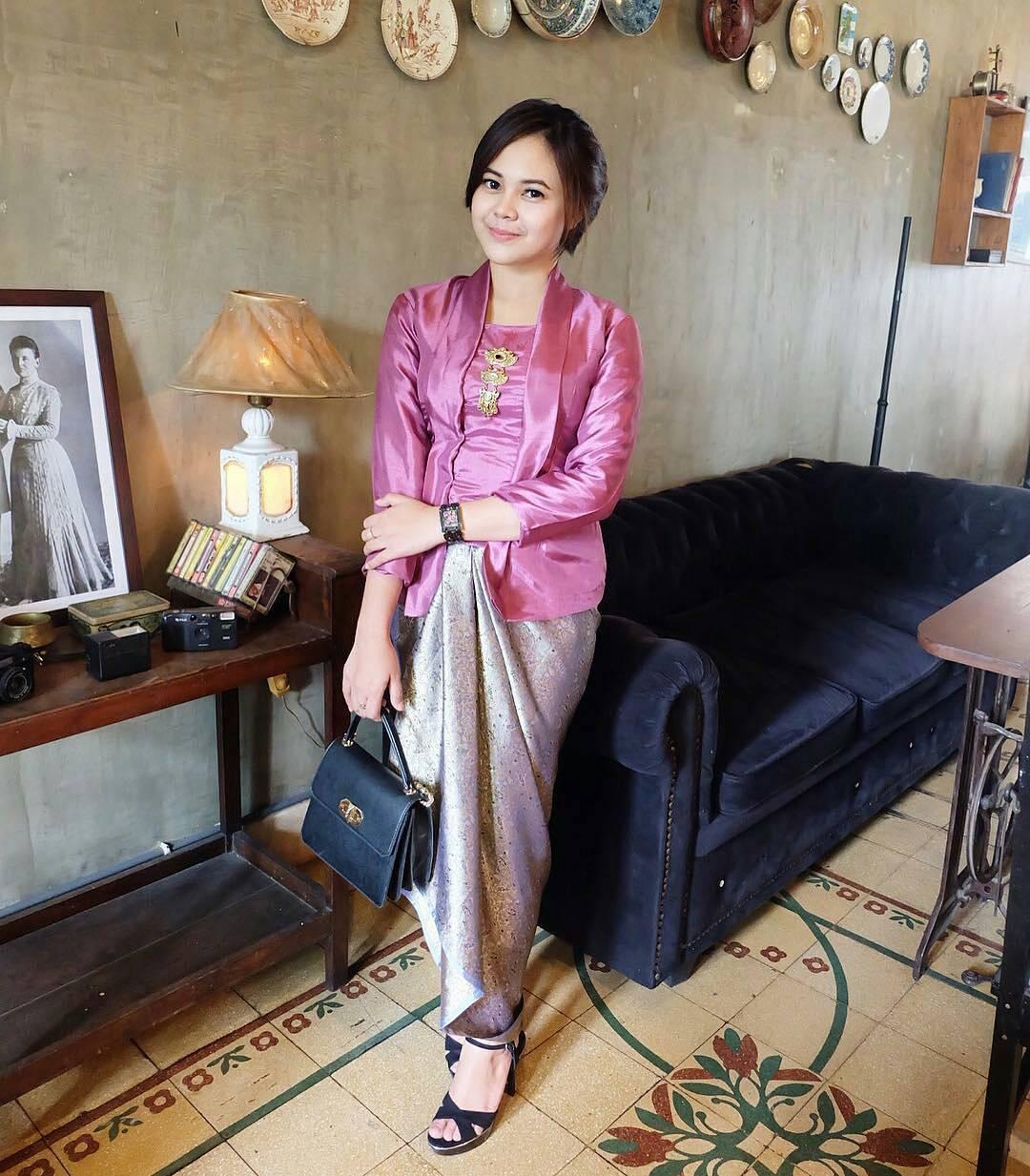 Sepatu Untuk Kebaya Perpisahan