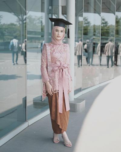 4 Model Rok Kebaya Wisuda Yang Kekinian Ini Lagi Eksis