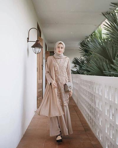 Bingung Pilih Model Baju Pesta Muslim Yuk Intip Gaya 4