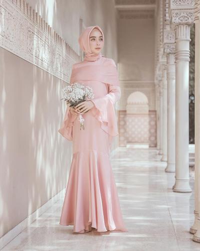 Bingung Pilih Model Baju Pesta Muslim Yuk Intip Gaya 4