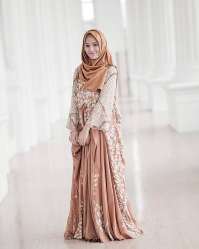 Tampil Cantik Elegan Dengan Hijab Saat ke Kantor 
