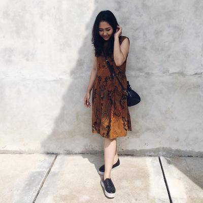 Tidak Melulu Terlihat Formal Begini Style Pakai Model Dress