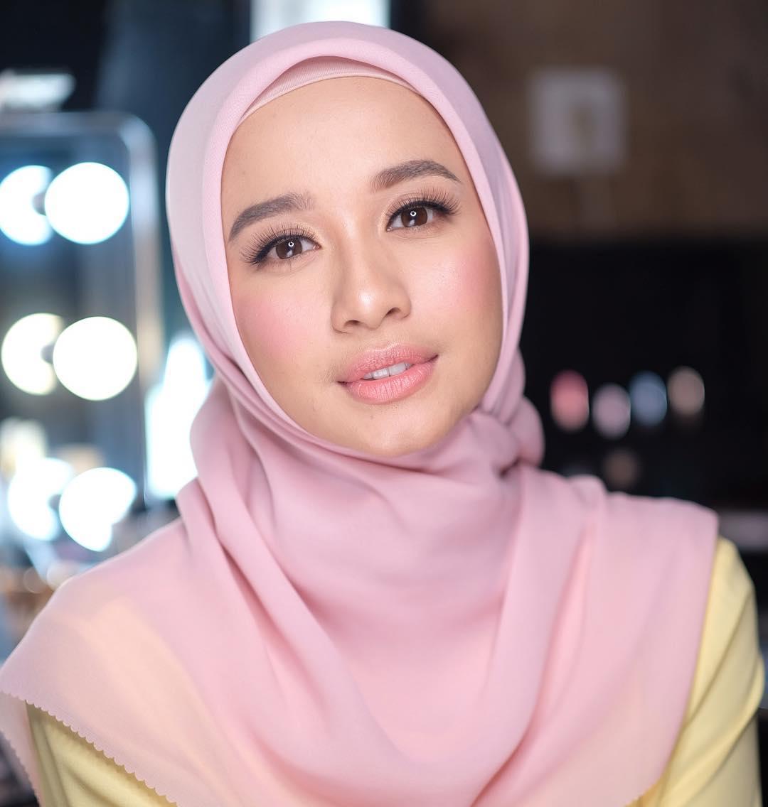 Biar Ketularan Cantik Contek Look Hijab Ala Laudya Cynthia Bella