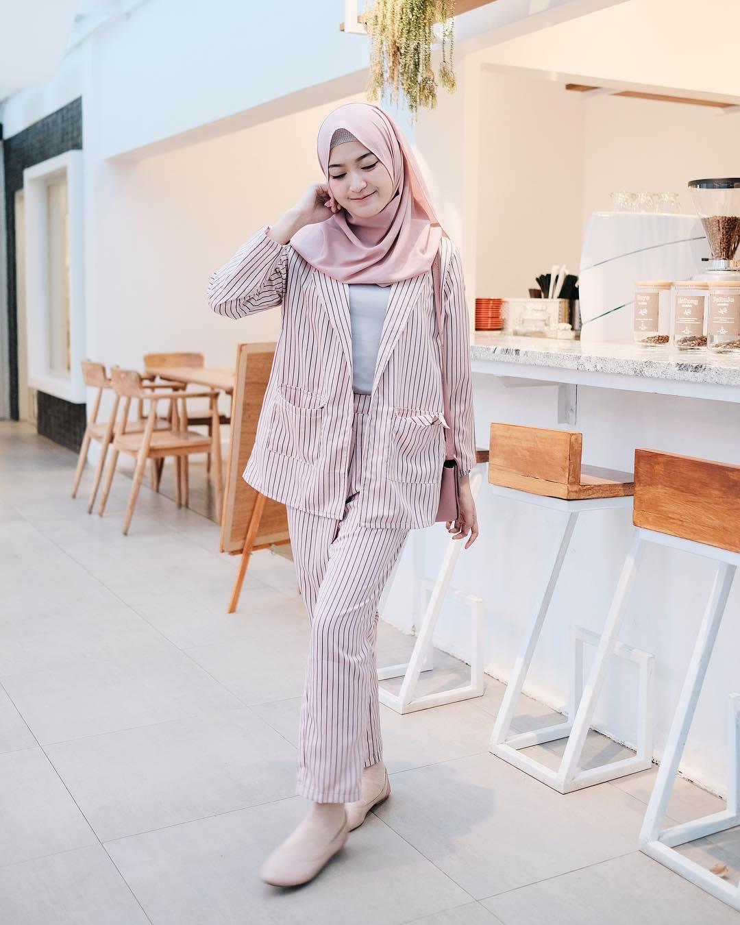 5 Blazer Wanita Yang Super Stylish Dan Kece Ala Hijab Influencer