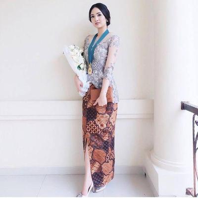 Enggak Ketinggalan Zaman Ini Dia Model Kebaya Modern Terbaru 2019