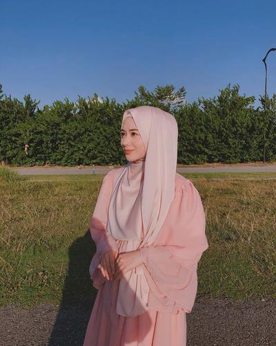 Hijab Warna  Pink  Salem  Voal Motif