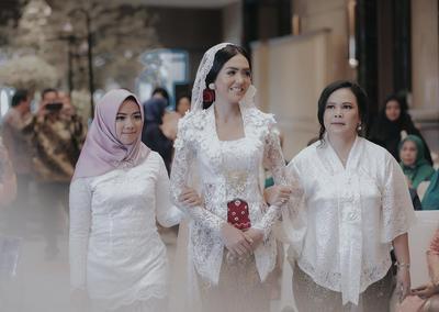 Cantik Dan Memesona Model Kebaya Brokat Para Selebiriti Ini