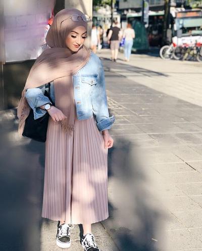 30+ Trend Terbaru Ootd Rok Plisket Hitam Dan Jaket Jeans