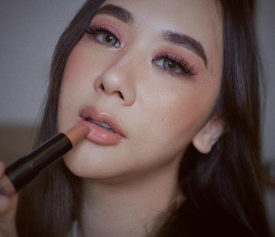 Biar Wajah Gak Kusam Coba Tips Memilih Lipstik Nude Sesuai