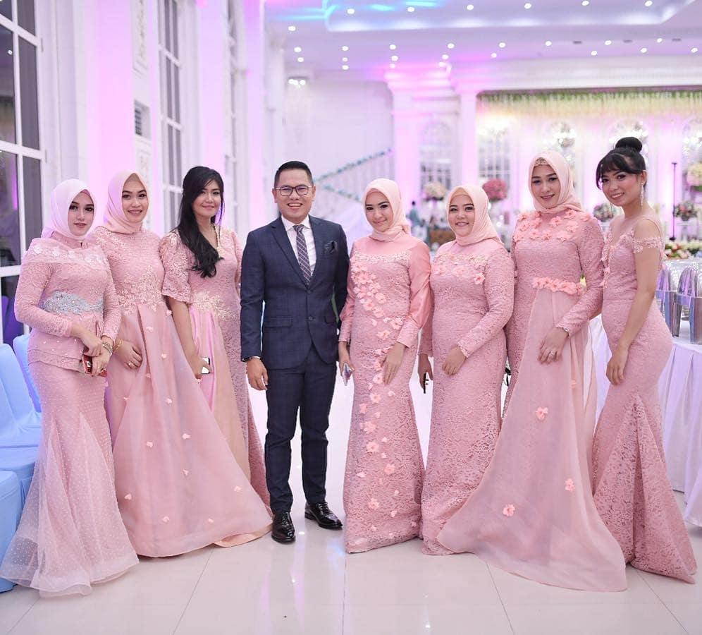 Model Kebaya Hijab Modern Untuk Orang Gemuk - Galeri ...