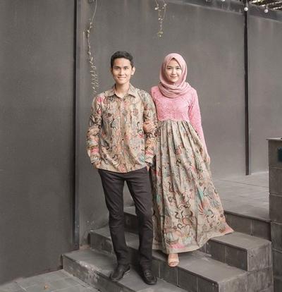 Kombinasi Gamis Batik Dengan Berbagai Model Untuk Hijabers