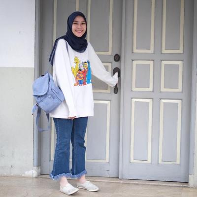 OOTD Hijabers  dengan Sweater Kekinian  yang Stylish Pas 