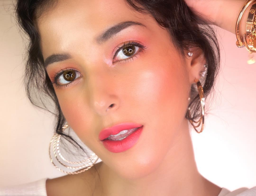 5 Rahasia Cara Make Up Glowing Skin Yang Hits Di Kalangan Makeup