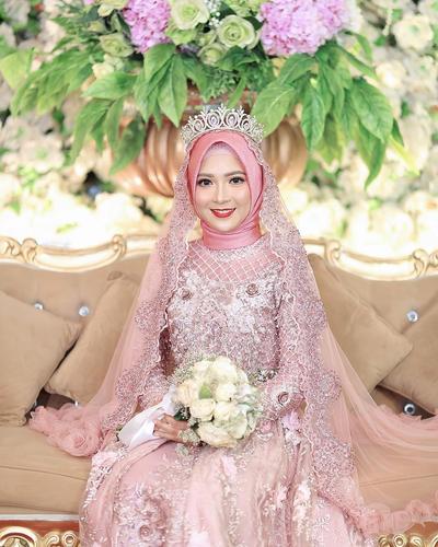 Inspirasi 5 Pilihan Warna Gaun Pengantin untuk Wanita 