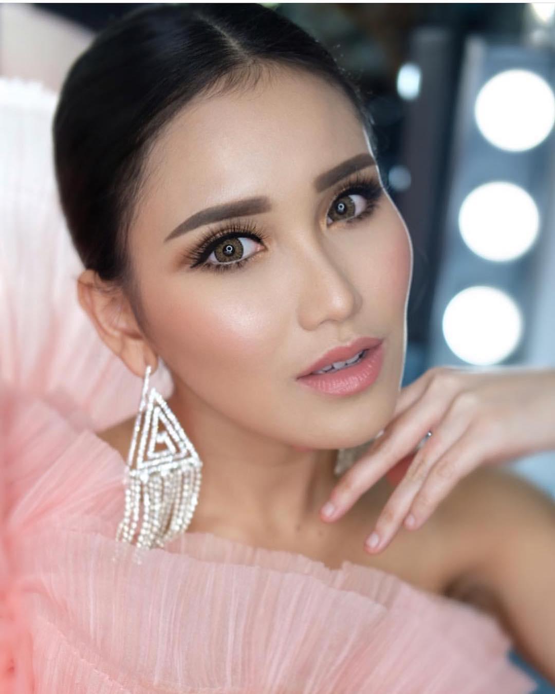 5 Inspirasi Makeup Ayu Ting Ting Cantik Dan Flawless Bak Artis