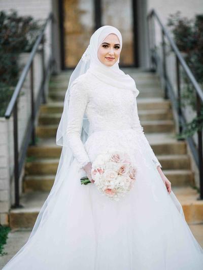 Jadi Ratu Sehari 5 Inspirasi Gaun Pengantin Berhijab Yang