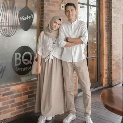 30+ Trend Terbaru Couple Baju Putih Celana Coklat