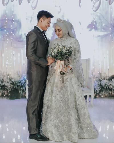 Cantik dan Elegan 5 Warna Gaun  Pengantin  Wanita Berhijab 