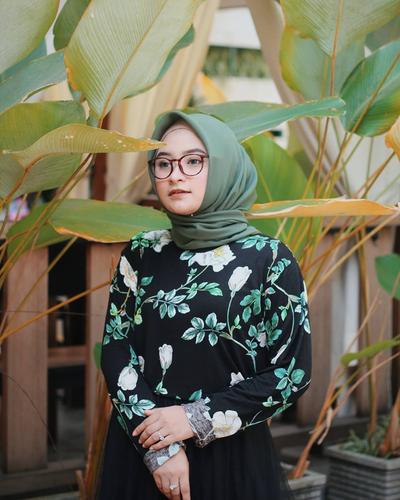 Jilbab Yang Cocok Untuk Baju Warna  Biru  Telor  Asin  Voal 