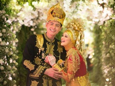 Inspirasi Gaun Pengantin Cut Meyriska Dari Akad Hingga Resepsi