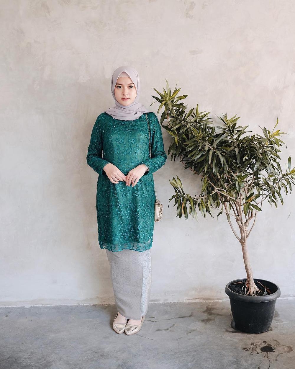 6 Kombinasi Warna Hijau untuk Outfit Kondangan Hijabers