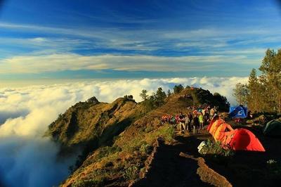 https://www.paketliburanlombok.com/wp-content/uploads/2015/08/Paket-Trekking-Gunung-Rinjani-3-hari-2-malam.jpg