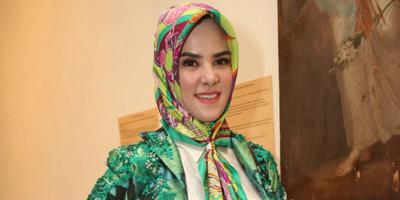 https://cdn.klimg.com/dream.co.id/resources/news/2015/04/13/12529/664xauto-angel-lelga-tekuni-dunia-bisnis-hijab-150413d.jpg