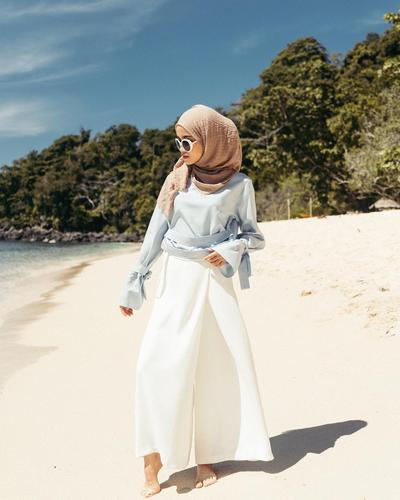 Inspirasi Mix  and Match  Style Hijab  dengan Kacamata Ala 