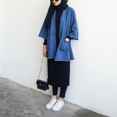 Inspirasi Perpaduan Warna Biru Dongker Ini Oke Banget 