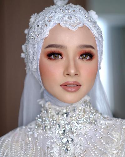 Gaya Glamor Hingga Barbie  Ini Inspirasi Makeup Pengantin  