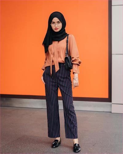 Formal atau Smart Casual Ini Inspirasi Hijab yang Chic 