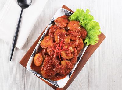 https://s3.bukalapak.com/uploads/content_attachment/80725930f6608e55c4a39da5/original/foto_utama_semur_jengkol.jpg