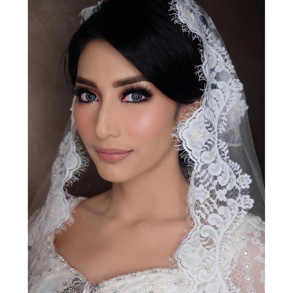 Deretan Artis Yang Menikah Dengan Make Up Pengantin Yang Manglingi