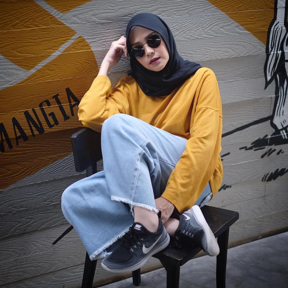 Ladies Intip Yuk Gaya Hijab Casual Layering Ala Zascia Adya Meca