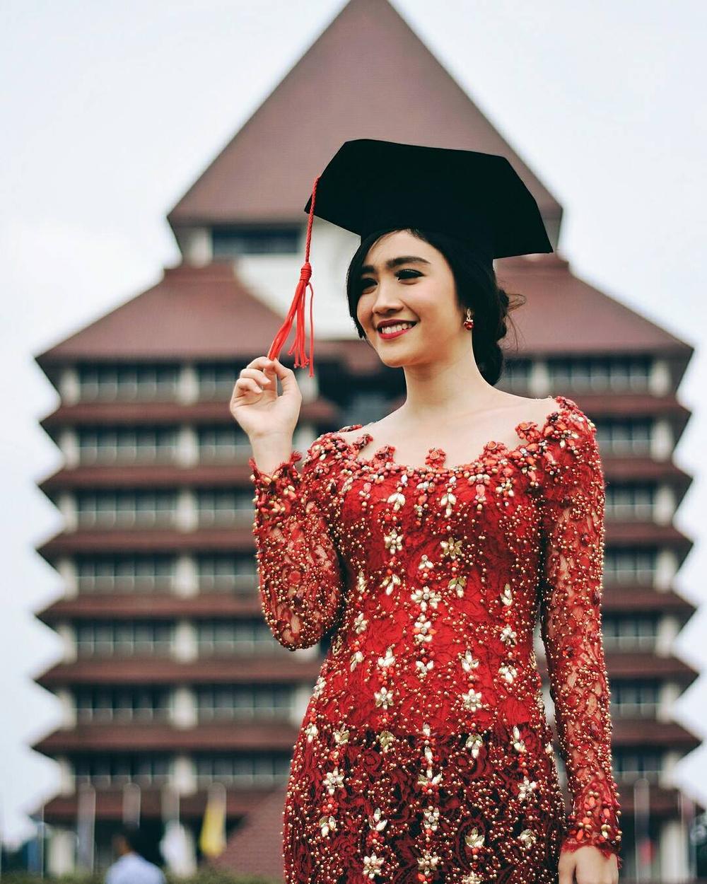 Enggak Ketinggalan Zaman Ini Dia Model Kebaya Modern Terbaru 2019