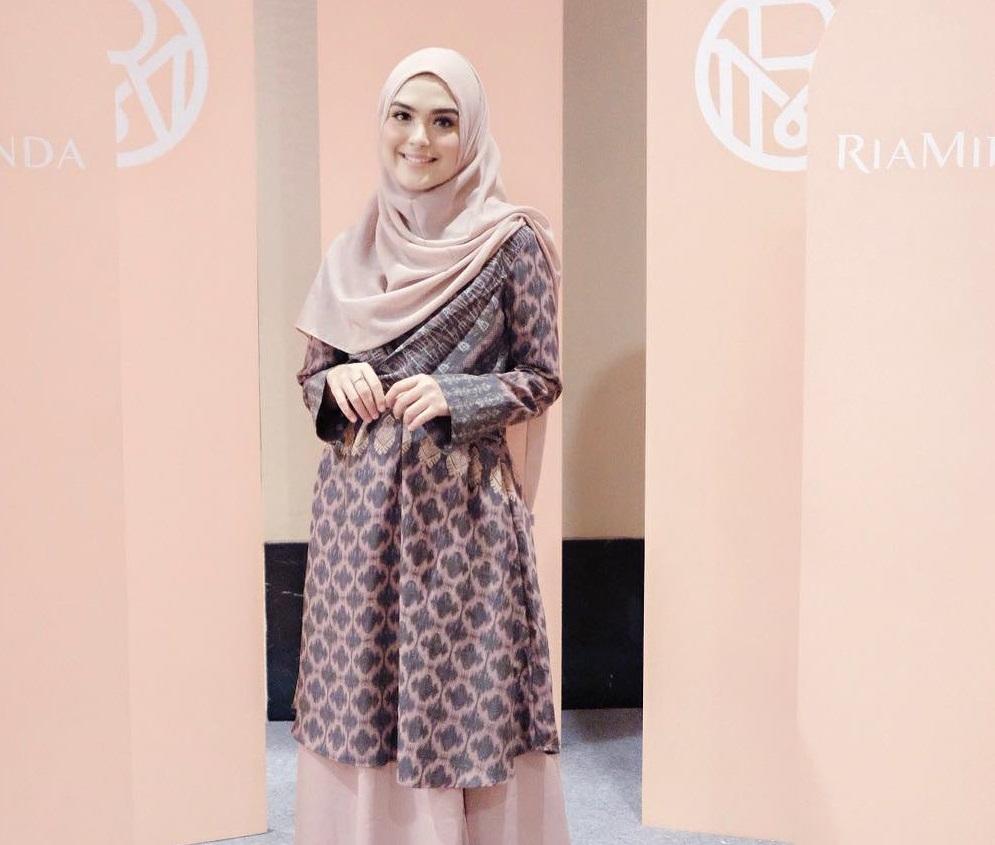 Tampil Cantik Dengan Model Hijab Wisuda Syari Kenapa Tidak